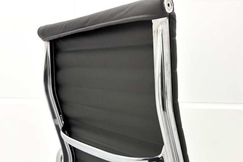 【ポリッシュ脚ピカピカ磨き有！】 イームズ アルミナムグループチェア 2018年製 中古 エグゼクティブチェア チャールズ&レイ・イームズ ハーマンミラー Herman Miller 4228画像