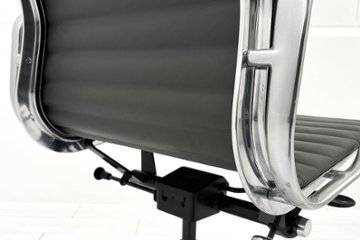 【ポリッシュ脚ピカピカ磨き有！】 イームズ アルミナムグループチェア 2018年製 中古 エグゼクティブチェア チャールズ&レイ・イームズ ハーマンミラー Herman Miller 4228画像