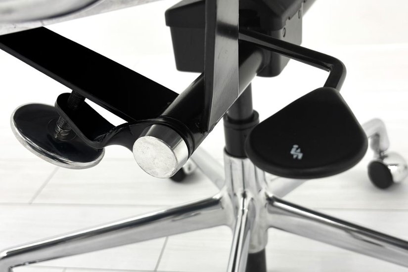 【ポリッシュ脚ピカピカ磨き有！】 イームズ アルミナムグループチェア 2018年製 中古 エグゼクティブチェア チャールズ&レイ・イームズ ハーマンミラー Herman Miller 4228画像