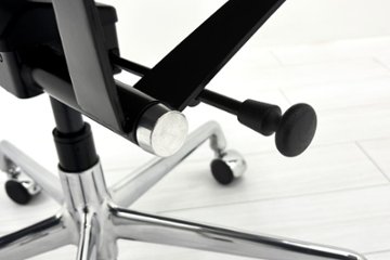 【ポリッシュ脚ピカピカ磨き有！】 イームズ アルミナムグループチェア 2018年製 中古 エグゼクティブチェア チャールズ&レイ・イームズ ハーマンミラー Herman Miller 4228画像