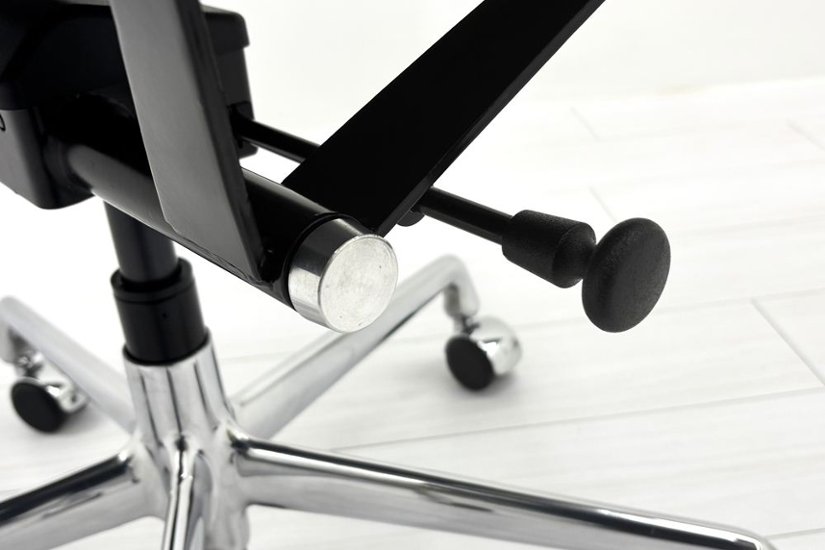 【ポリッシュ脚ピカピカ磨き有！】 イームズ アルミナムグループチェア 2018年製 中古 エグゼクティブチェア チャールズ&レイ・イームズ ハーマンミラー Herman Miller 4228画像