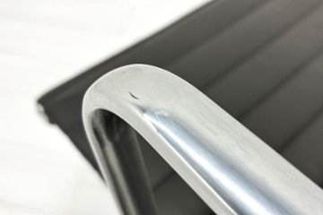 【ポリッシュ脚ピカピカ磨き有！】 イームズ アルミナムグループチェア 2018年製 中古 エグゼクティブチェア チャールズ&レイ・イームズ ハーマンミラー Herman Miller 4228画像