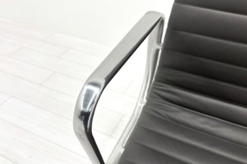 【ポリッシュ脚ピカピカ磨き有！】 イームズ アルミナムグループチェア 2018年製 中古 エグゼクティブチェア チャールズ&レイ・イームズ ハーマンミラー Herman Miller 4228画像