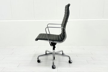 【ポリッシュ脚ピカピカ磨き有！】 イームズ アルミナムグループチェア 2018年製 中古 エグゼクティブチェア チャールズ&レイ・イームズ ハーマンミラー Herman Miller 4228画像