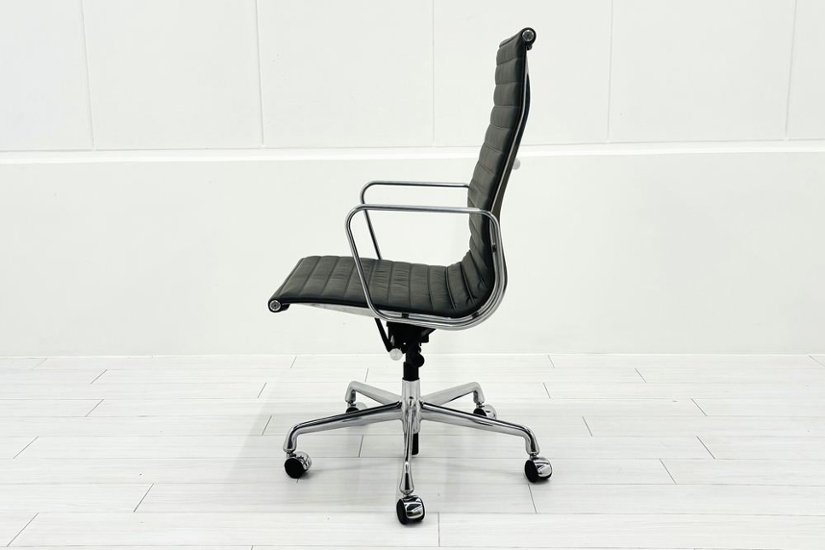 【ポリッシュ脚ピカピカ磨き有！】 イームズ アルミナムグループチェア 2018年製 中古 エグゼクティブチェア チャールズ&レイ・イームズ ハーマンミラー Herman Miller 4228画像