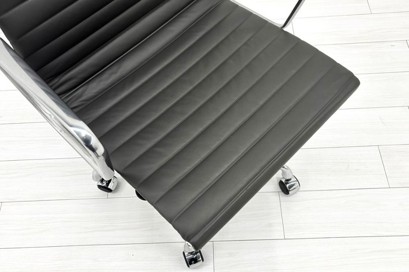 【ポリッシュ脚ピカピカ磨き有！】 イームズ アルミナムグループチェア 2018年製 中古 エグゼクティブチェア チャールズ&レイ・イームズ ハーマンミラー Herman Miller 4228画像