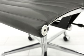 【ポリッシュ脚ピカピカ磨き有！】 イームズ アルミナムグループチェア 2018年製 中古 エグゼクティブチェア チャールズ&レイ・イームズ ハーマンミラー Herman Miller 4228画像