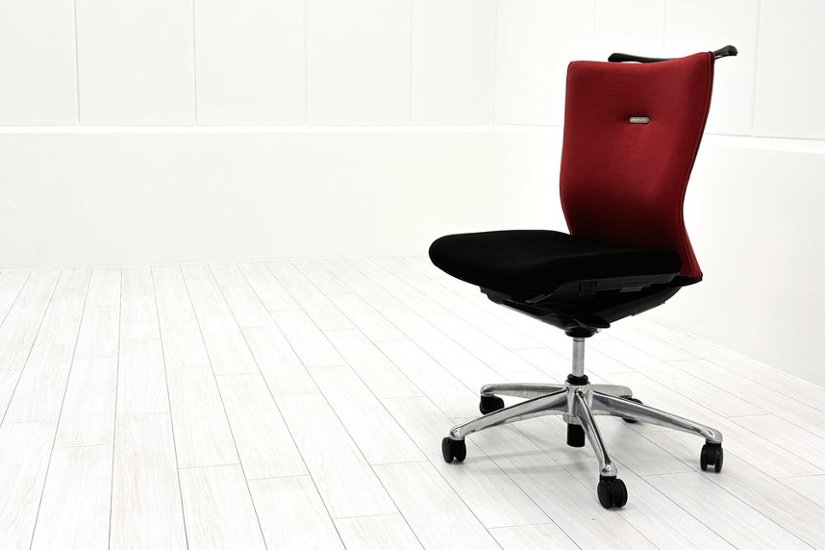 フィーゴチェア オカムラ 2016年製 フィーゴ 中古 オフィスチェア レッド ミドルバック  中古オフィス家具画像