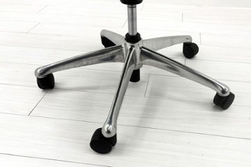 フィーゴチェア オカムラ 2016年製 フィーゴ 中古 オフィスチェア レッド ミドルバック  中古オフィス家具画像