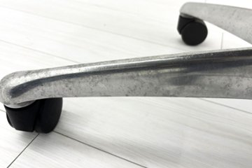 フィーゴチェア オカムラ 2016年製 フィーゴ 中古 オフィスチェア レッド ミドルバック  中古オフィス家具画像