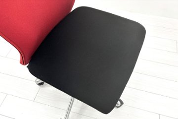 フィーゴチェア オカムラ 2016年製 フィーゴ 中古 オフィスチェア レッド ミドルバック  中古オフィス家具画像