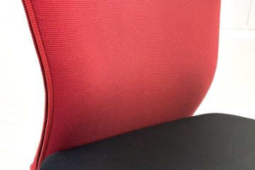 フィーゴチェア オカムラ 2016年製 フィーゴ 中古 オフィスチェア レッド ミドルバック  中古オフィス家具画像