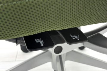 オカムラ コーラルチェア 中古 コーラル エクストラハイバック メッシュ 可動肘 ヘッドレスト付 中古オフィス家具 ダークグリーン画像