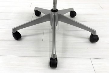 オカムラ コーラルチェア 中古 コーラル エクストラハイバック メッシュ 可動肘 ヘッドレスト付 中古オフィス家具 ダークグリーン画像