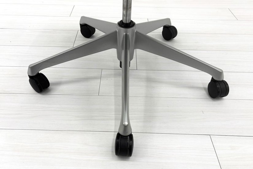 オカムラ コーラルチェア 中古 コーラル エクストラハイバック メッシュ 可動肘 ヘッドレスト付 中古オフィス家具 ダークグリーン画像