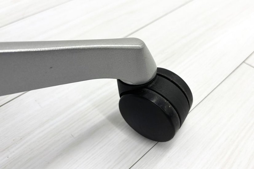 オカムラ コーラルチェア 中古 コーラル エクストラハイバック メッシュ 可動肘 ヘッドレスト付 中古オフィス家具 ダークグリーン画像