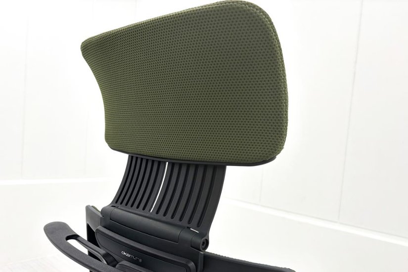 オカムラ コーラルチェア 中古 コーラル エクストラハイバック メッシュ 可動肘 ヘッドレスト付 中古オフィス家具 ダークグリーン画像