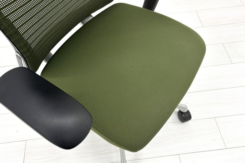 オカムラ コーラルチェア 中古 コーラル エクストラハイバック メッシュ 可動肘 ヘッドレスト付 中古オフィス家具 ダークグリーン画像