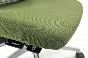 オカムラ コーラルチェア 中古 コーラル エクストラハイバック メッシュ 可動肘 ヘッドレスト付 中古オフィス家具 ダークグリーン画像