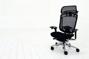 【ポリッシュ脚ピカピカ磨き有！】オカムラ コンテッサセコンダ 大型ヘッドレスト付 Contessa seconda 2018年製 中古 中古オフィス家具 ブラックの画像