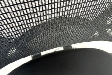 【ポリッシュ脚ピカピカ磨き有！】オカムラ コンテッサセコンダ 大型ヘッドレスト付 Contessa seconda 2018年製 中古 中古オフィス家具 ブラック画像