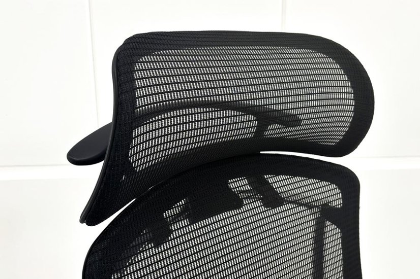 【ポリッシュ脚ピカピカ磨き有！】オカムラ コンテッサセコンダ 大型ヘッドレスト付 Contessa seconda 2018年製 中古 中古オフィス家具 ブラック画像