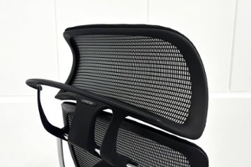 【ポリッシュ脚ピカピカ磨き有！】オカムラ コンテッサセコンダ 大型ヘッドレスト付 Contessa seconda 2018年製 中古 中古オフィス家具 ブラック画像