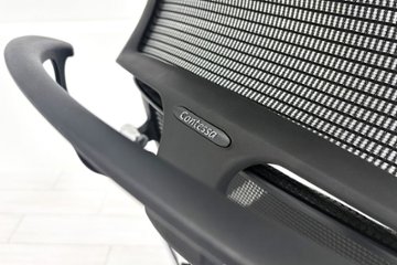 【ポリッシュ脚ピカピカ磨き有！】オカムラ コンテッサセコンダ 大型ヘッドレスト付 Contessa seconda 2018年製 中古 中古オフィス家具 ブラック画像