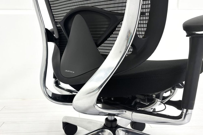 【ポリッシュ脚ピカピカ磨き有！】オカムラ コンテッサセコンダ 大型ヘッドレスト付 Contessa seconda 2018年製 中古 中古オフィス家具 ブラック画像