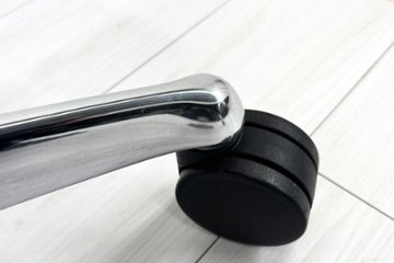 【ポリッシュ脚ピカピカ磨き有！】オカムラ コンテッサセコンダ 大型ヘッドレスト付 Contessa seconda 2018年製 中古 中古オフィス家具 ブラック画像