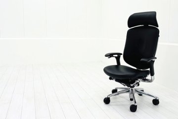 【ポリッシュ脚ピカピカ磨き有！】オカムラ コンテッサ 中古 大型ヘッドレスト付 OKAMURA Contessa 中古オフィス家具 ブラック 革 レザーの画像
