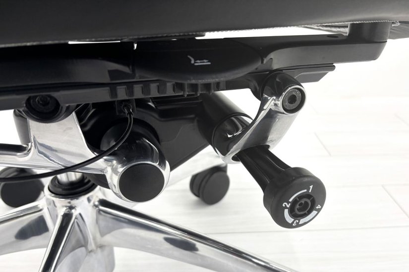 【ポリッシュ脚ピカピカ磨き有！】オカムラ コンテッサ 中古 大型ヘッドレスト付 OKAMURA Contessa 中古オフィス家具 ブラック 革 レザー画像