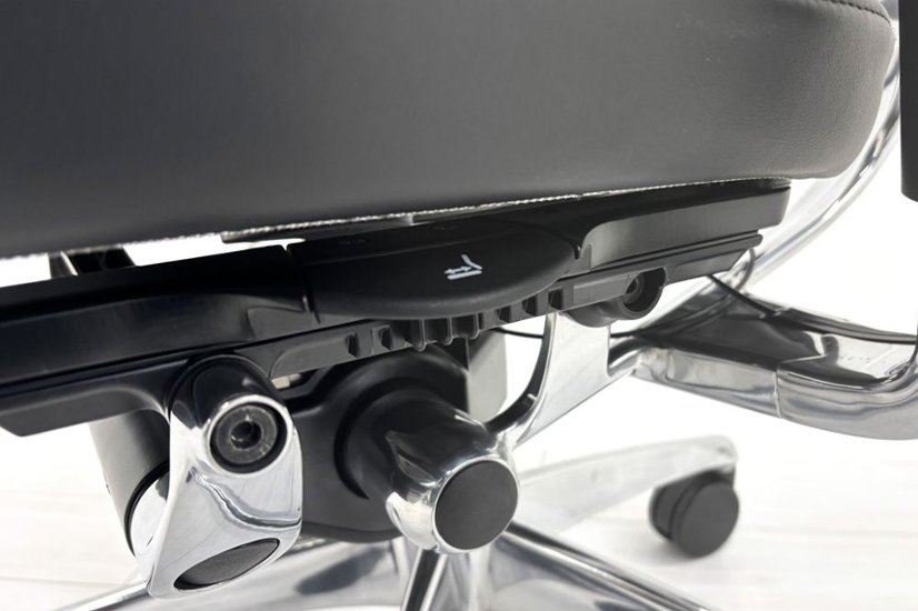 【ポリッシュ脚ピカピカ磨き有！】オカムラ コンテッサ 中古 大型ヘッドレスト付 OKAMURA Contessa 中古オフィス家具 ブラック 革 レザー画像