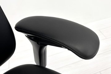 【ポリッシュ脚ピカピカ磨き有！】オカムラ コンテッサ 中古 大型ヘッドレスト付 OKAMURA Contessa 中古オフィス家具 ブラック 革 レザー画像