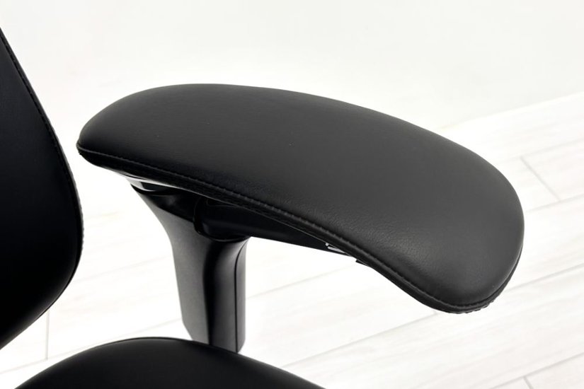 【ポリッシュ脚ピカピカ磨き有！】オカムラ コンテッサ 中古 大型ヘッドレスト付 OKAMURA Contessa 中古オフィス家具 ブラック 革 レザー画像