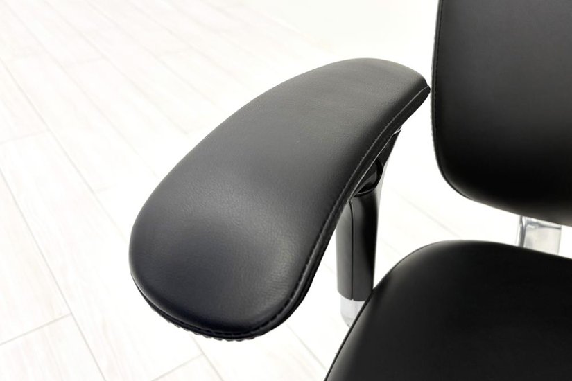 【ポリッシュ脚ピカピカ磨き有！】オカムラ コンテッサ 中古 大型ヘッドレスト付 OKAMURA Contessa 中古オフィス家具 ブラック 革 レザー画像