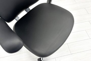 【ポリッシュ脚ピカピカ磨き有！】オカムラ コンテッサ 中古 大型ヘッドレスト付 OKAMURA Contessa 中古オフィス家具 ブラック 革 レザー画像