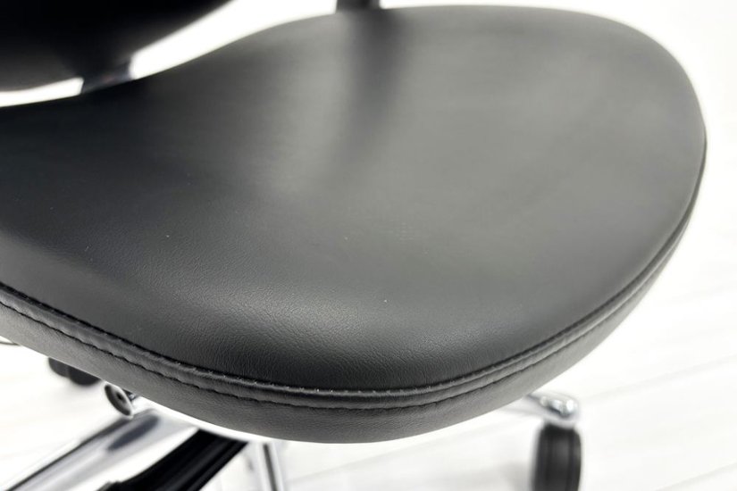 【ポリッシュ脚ピカピカ磨き有！】オカムラ コンテッサ 中古 大型ヘッドレスト付 OKAMURA Contessa 中古オフィス家具 ブラック 革 レザー画像