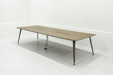 【ポリッシュ脚ピカピカ磨き有！】 PRECEDE オカムラ プリシード 中古 大型会議テーブル ミーティングテーブル 中古オフィス家具 3200/1200/720の画像