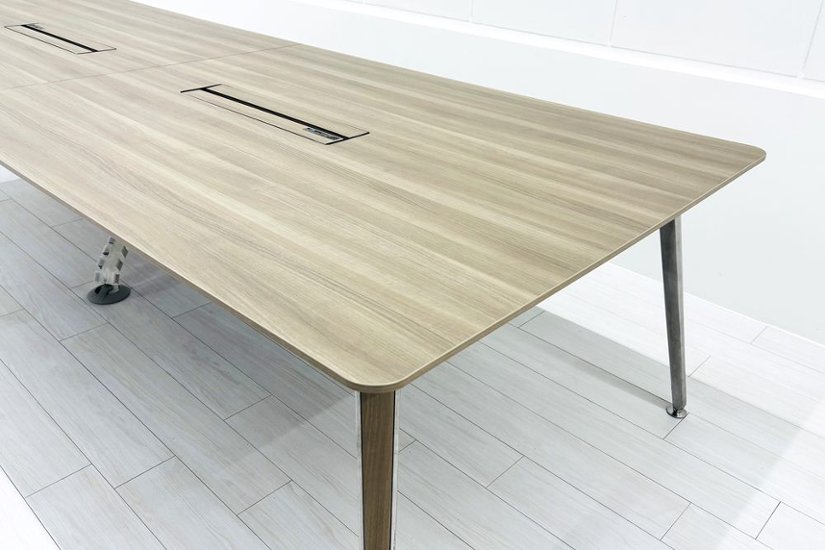 【ポリッシュ脚ピカピカ磨き有！】 PRECEDE オカムラ プリシード 中古 大型会議テーブル ミーティングテーブル 中古オフィス家具 3200/1200/720画像