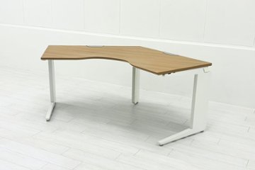 オカムラ ブーメランデスク 120° 1100mm 中古 事務机 中古オフィス家具 ミディアムブラウン系色の画像