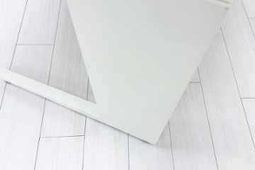 【3台セット】オカムラ ブーメランデスク 120° 1100mm 中古 事務机 中古オフィス家具 ミディアムブラウン系色画像