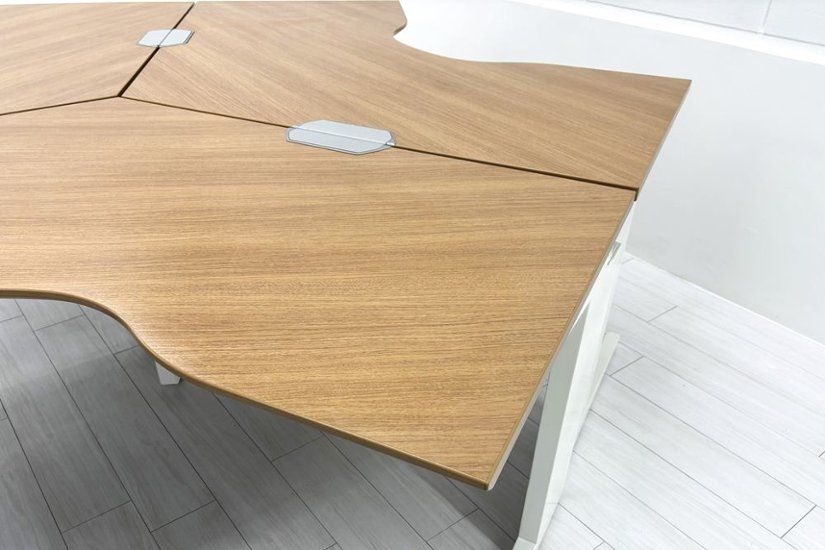 【3台セット】オカムラ ブーメランデスク 120° 1100mm 中古 事務机 中古オフィス家具 ミディアムブラウン系色画像