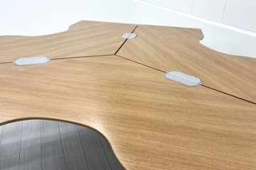 【3台セット】オカムラ ブーメランデスク 120° 1100mm 中古 事務机 中古オフィス家具 ミディアムブラウン系色画像