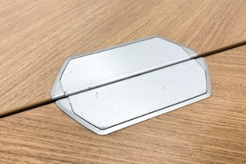 【3台セット】オカムラ ブーメランデスク 120° 1100mm 中古 事務机 中古オフィス家具 ミディアムブラウン系色画像