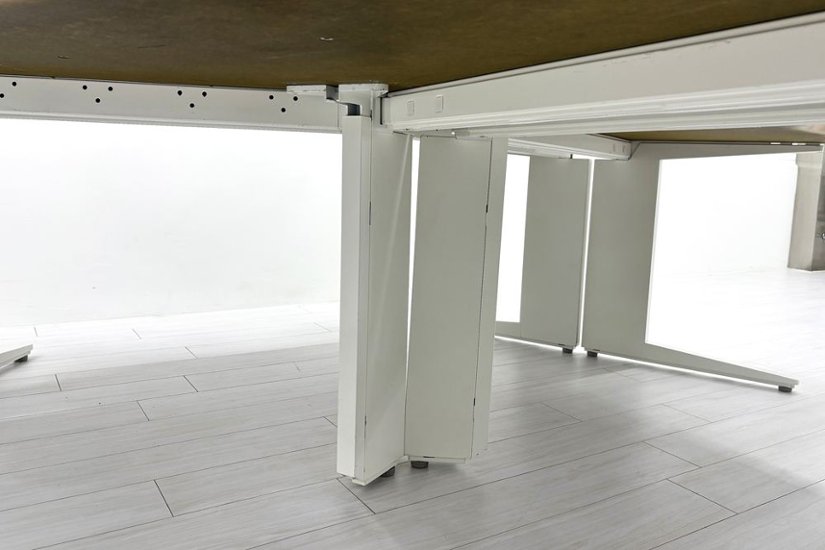 【3台セット】オカムラ ブーメランデスク 120° 1100mm 中古 事務机 中古オフィス家具 ミディアムブラウン系色画像