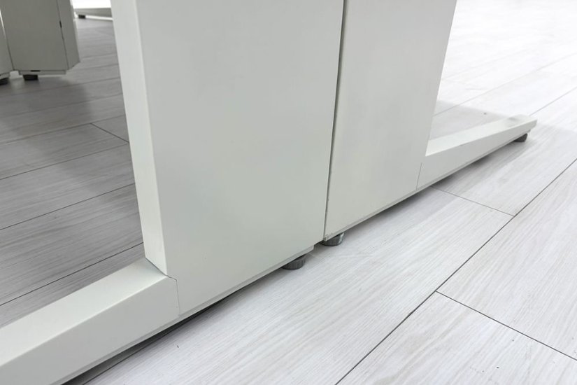 【3台セット】オカムラ ブーメランデスク 120° 1100mm 中古 事務机 中古オフィス家具 ミディアムブラウン系色画像