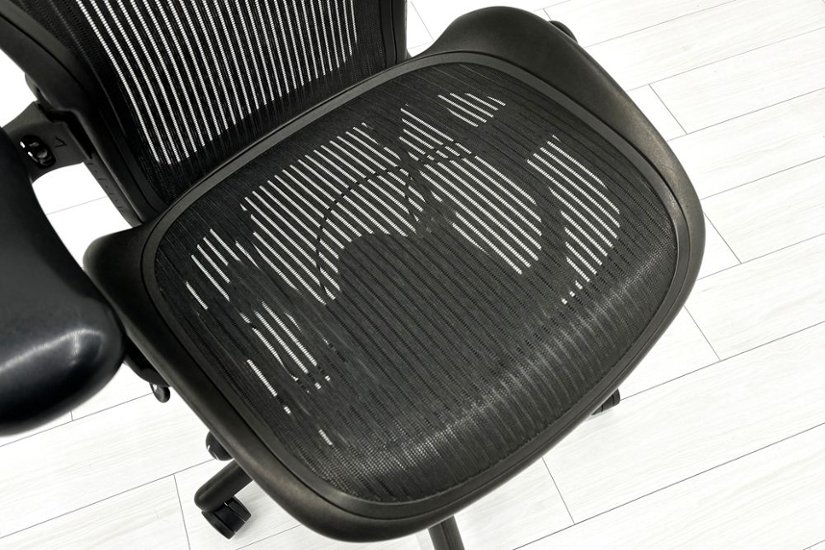Herman Miller Aeron Chairs アーロンチェア 中古 Bサイズ フル装備 ハーマンミラー 中古オフィス家具 肘ダイヤル シリンダー交換済み画像