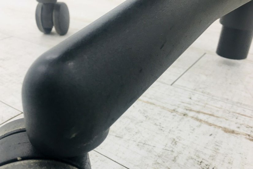 アーロンチェア 中古 Bサイズ フル装備 ハーマンミラー Herman Miller Aeron Chairs 中古オフィス家具 肘レバー シリンダー交換済み画像
