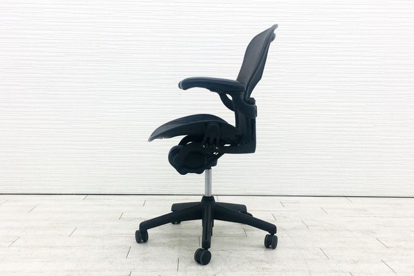 アーロンチェア 中古 Bサイズ フル装備 ハーマンミラー Herman Miller Aeron Chairs 中古オフィス家具 肘レバー シリンダー交換済み画像